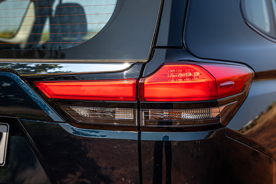 Toyota Innova Hycross Taillight