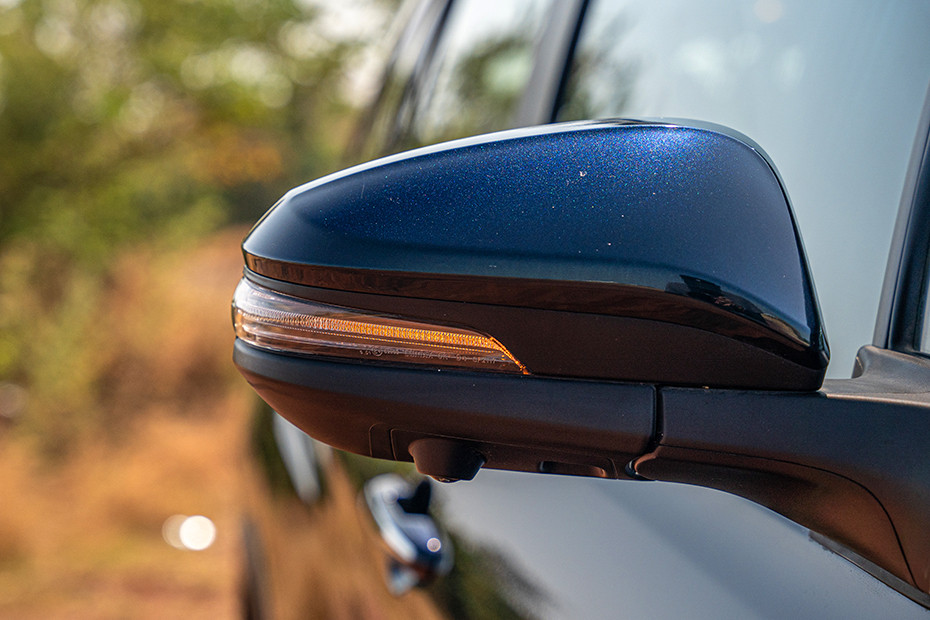 Toyota Innova Hycross LED Blinker on OVRM