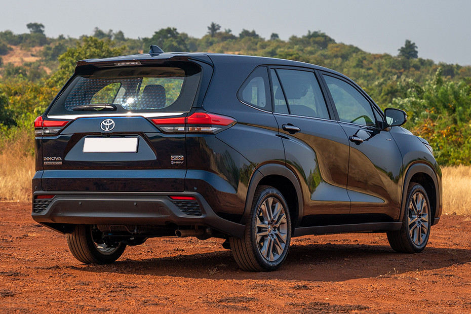 Toyota Toyota Innova Hycross 6