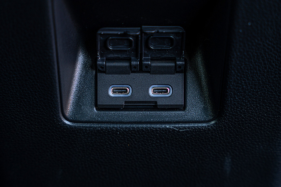 Toyota Innova Hycross USB Charging Port (Rear)
