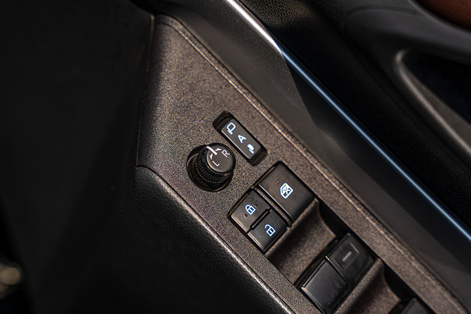 Toyota Innova Hycross Mirror Adjustment Controls