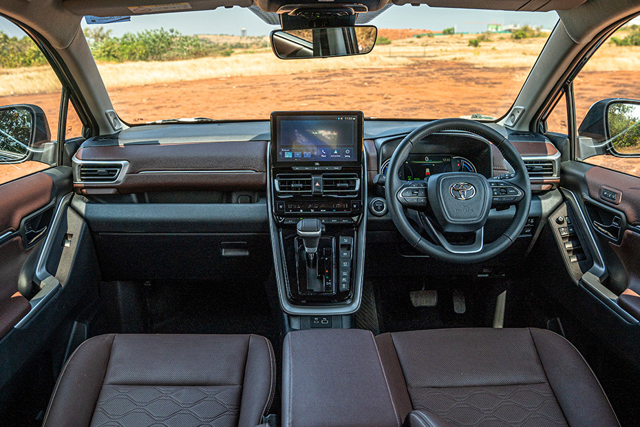 Toyota Innova Hycross Dashboard