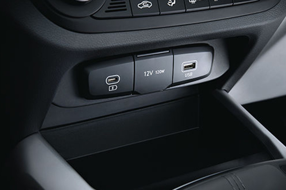 Hyundai Grand i10 Nios Center Tunnel with attached Smartphone