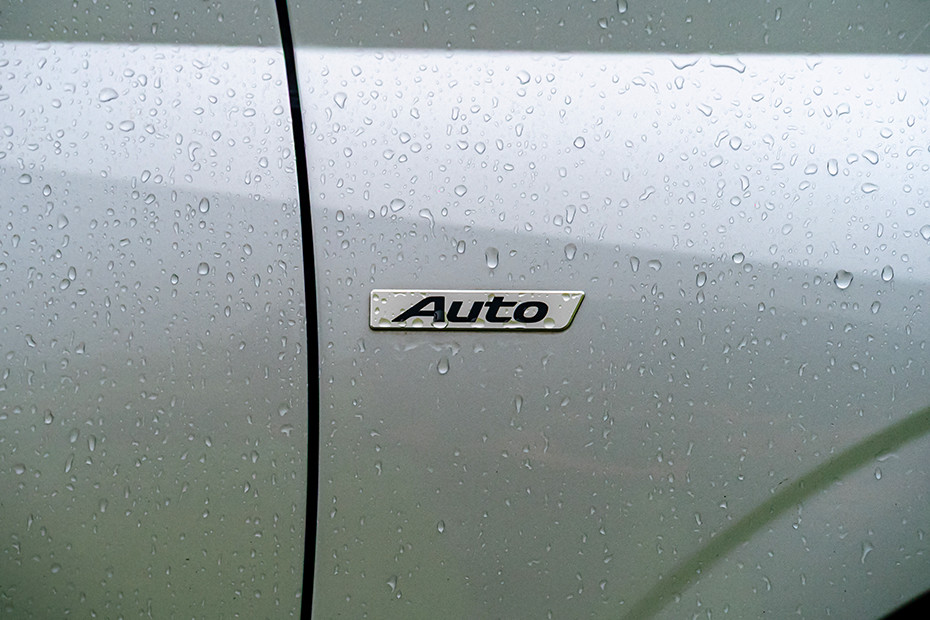 Hyundai i20 Transmission Badge