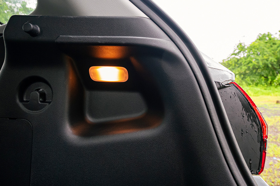 Hyundai i20 Boot Light