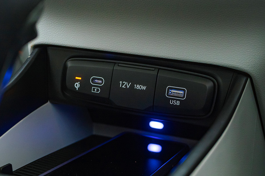 Hyundai i20 USB Charging Port (Front)