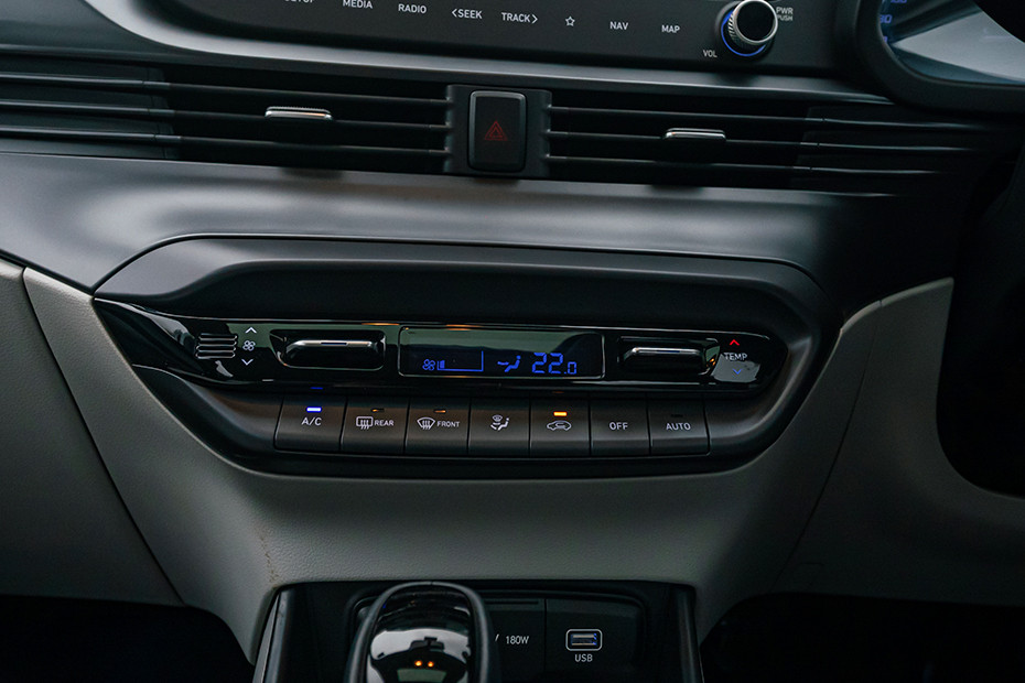 Hyundai i20 Dashboard Controls