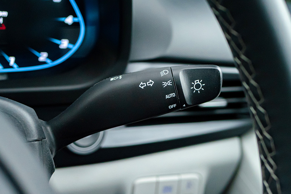 Hyundai i20 Headlamp Control