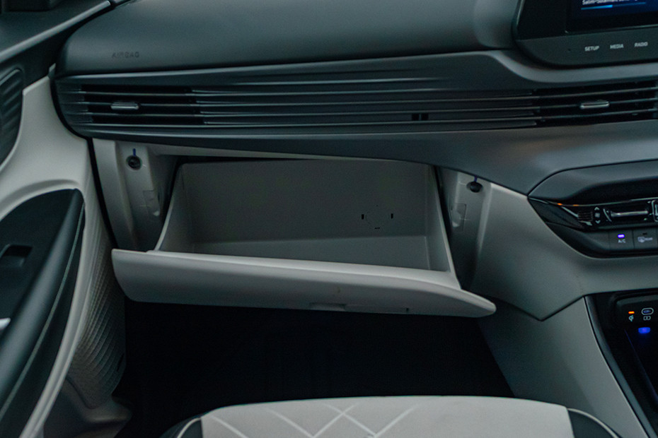 Hyundai i20 Glovebox
