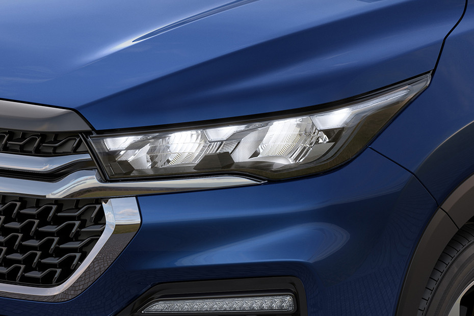 Maruti Invicto Headlight