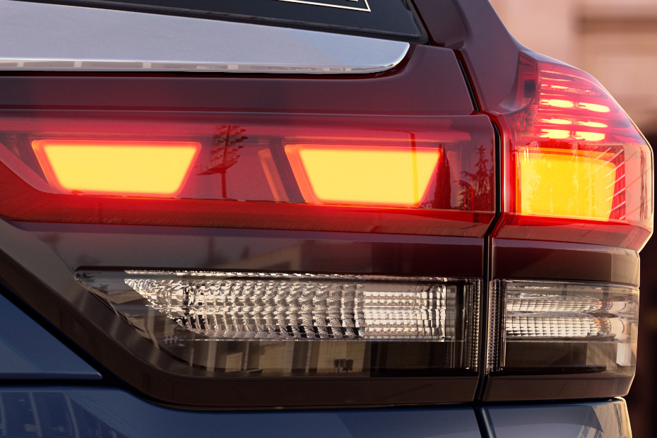 Maruti Invicto Taillight