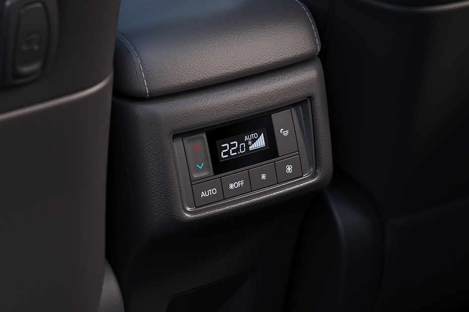 Maruti Invicto Rear Air vents