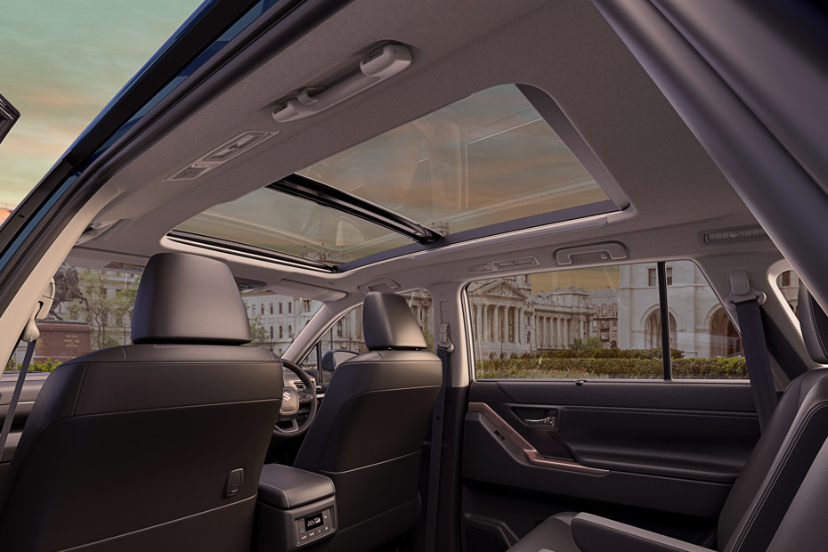 Maruti Invicto Interior Image