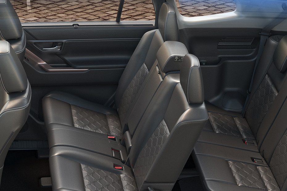 Maruti Invicto Rear Seats