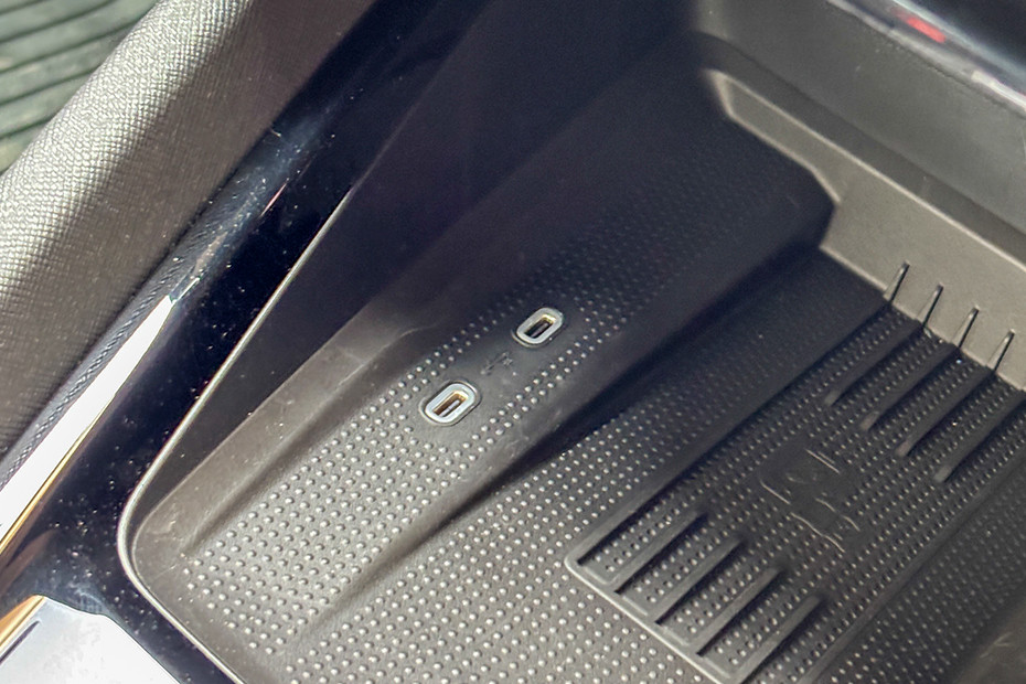 Skoda Skoda Octavia RS INTERIOR Charging Options