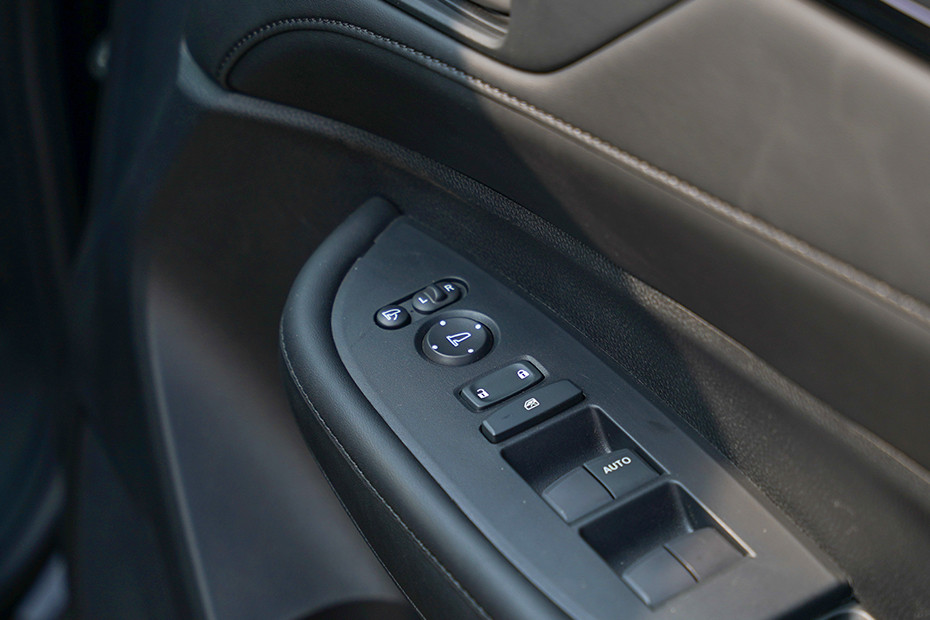 Honda Elevate Mirror Adjustment Controls