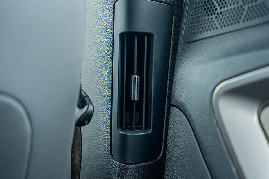 Tata Harrier EV Rear AC Vents (B-pillar)