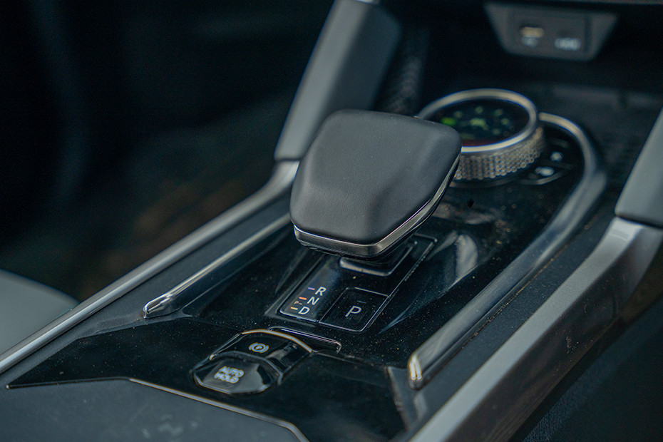 Tata Harrier EV Gear Selector / Shifter