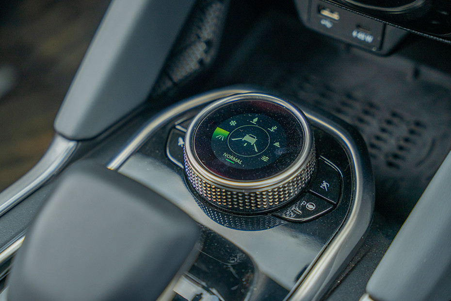 Tata Harrier EV Traction Mode Selector