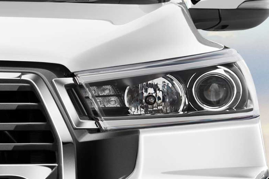 Toyota Innova Crysta Headlight