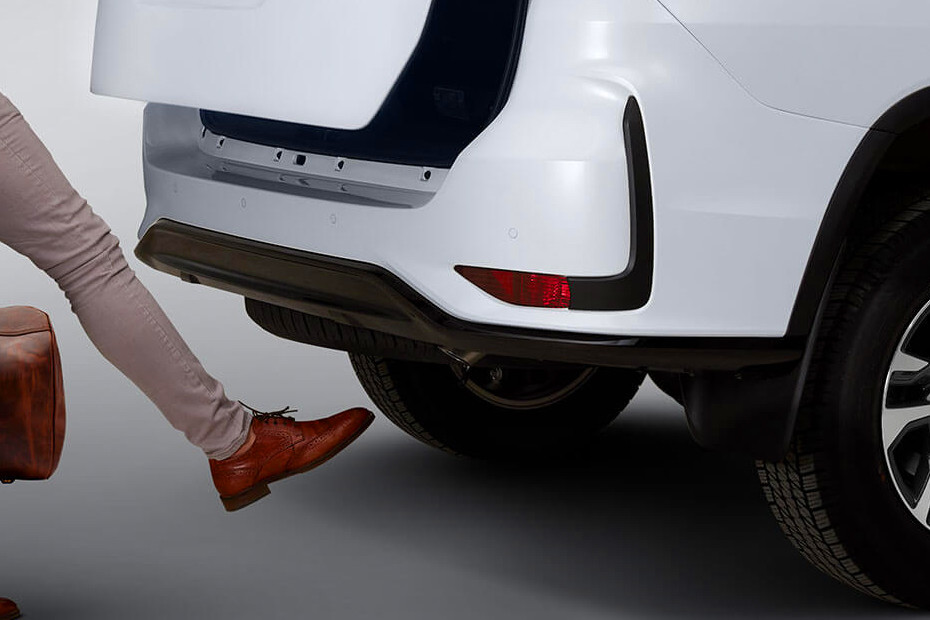 Toyota Fortuner Legender Hands Free Boot Release