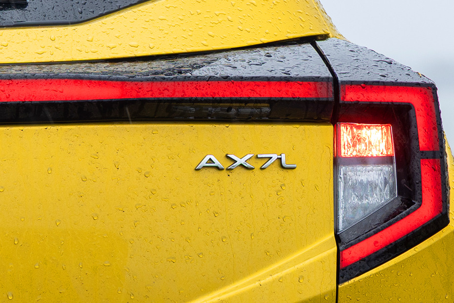 Mahindra XUV 3XO Variant Badge