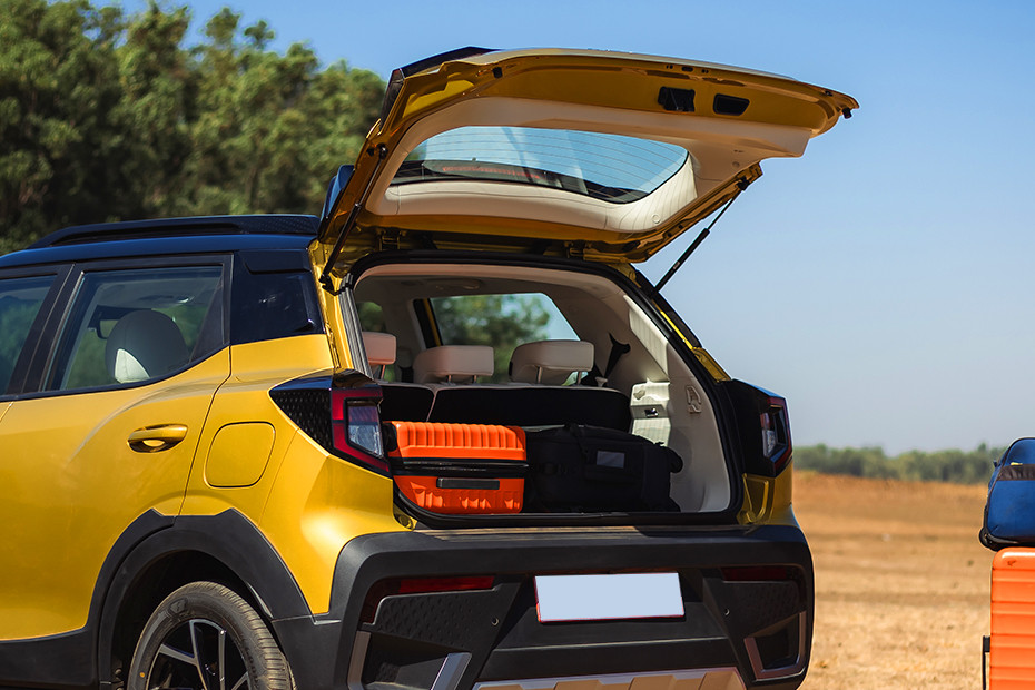 Mahindra XUV 3XO Boot (Open)