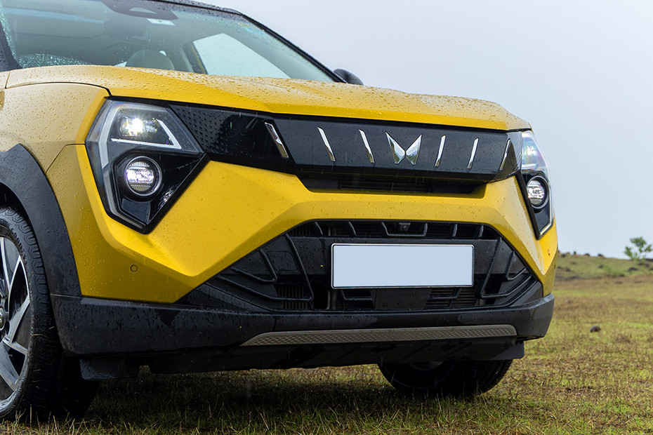 Mahindra XUV 3XO Front Grille
