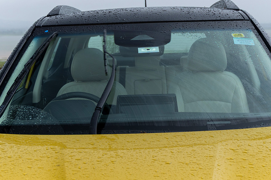 Mahindra XUV 3XO Front Windshield and Wiper