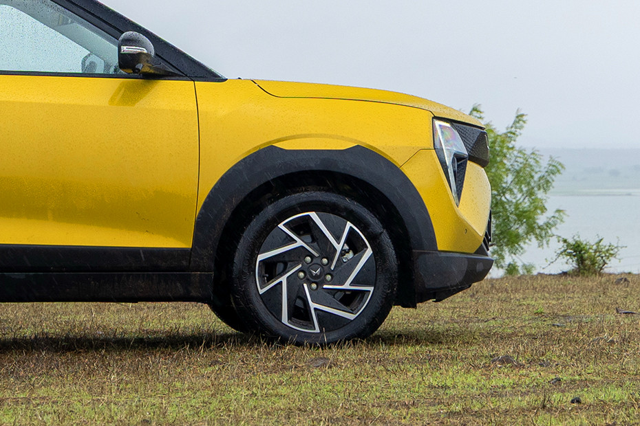 Mahindra XUV 3XO Front Fender