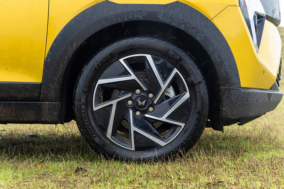 Mahindra XUV 3XO Wheel