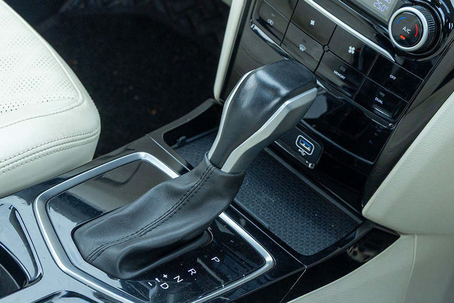 Mahindra XUV 3XO Gear Selector / Shifter