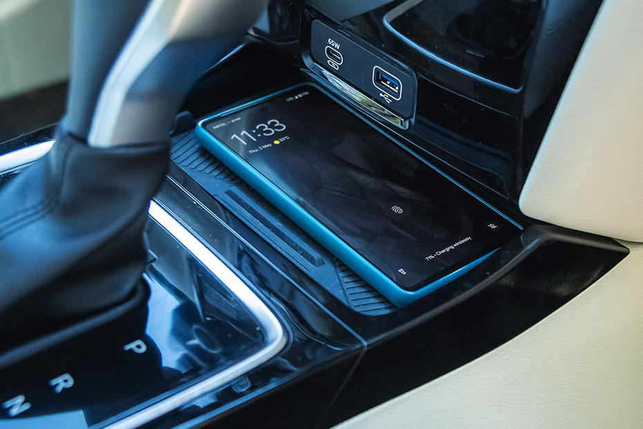 Mahindra XUV 3XO Wireless Charger