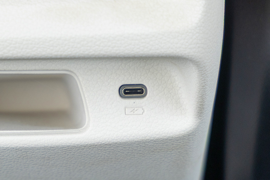 Mahindra XUV 3XO USB Charging Port (Rear)