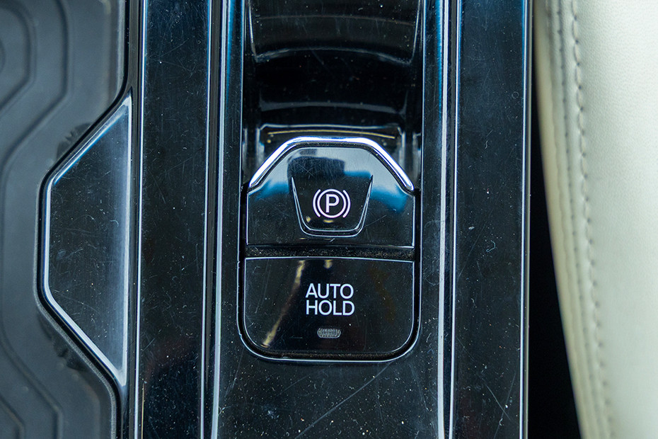 Mahindra XUV 3XO Auto Hold