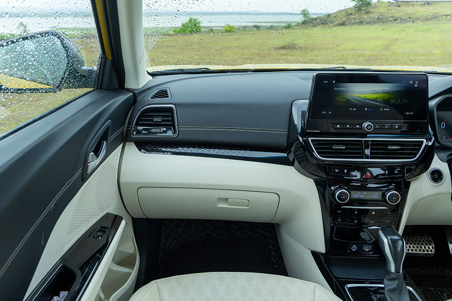 Mahindra XUV 3XO Dashboard: Passenger's View