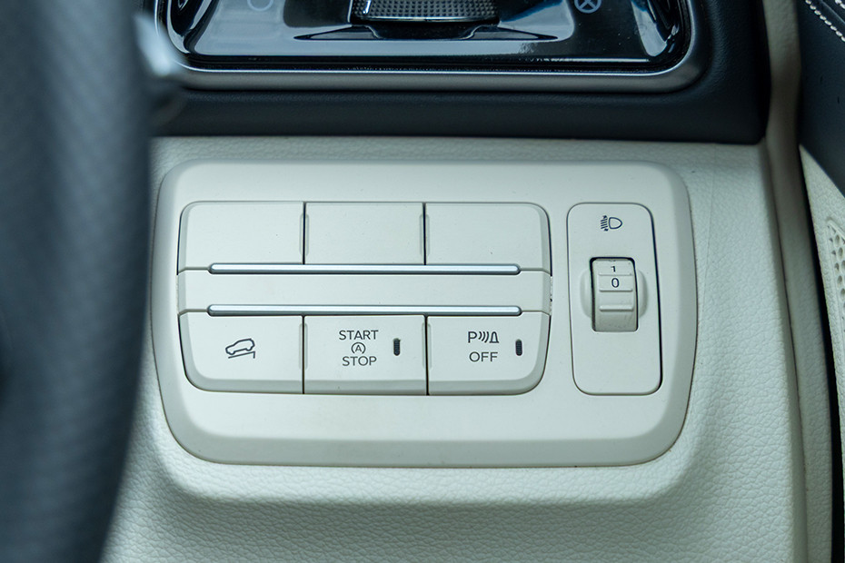 Mahindra XUV 3XO Dashboard Controls