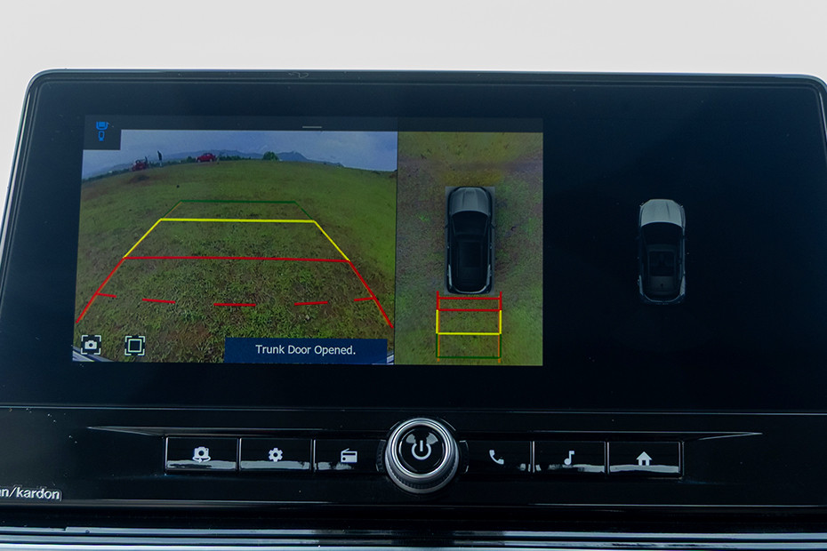 Mahindra XUV 3XO Reverse Camera View