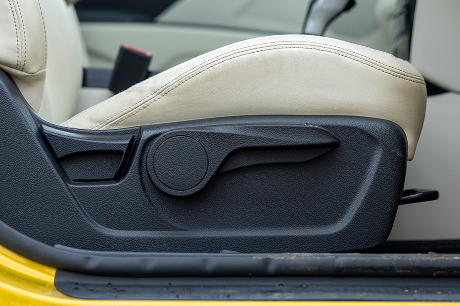Mahindra XUV 3XO Seat Adjustment Controls