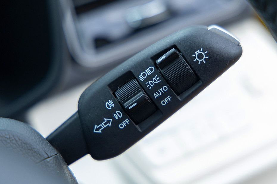 Mahindra XUV 3XO Headlamp Control