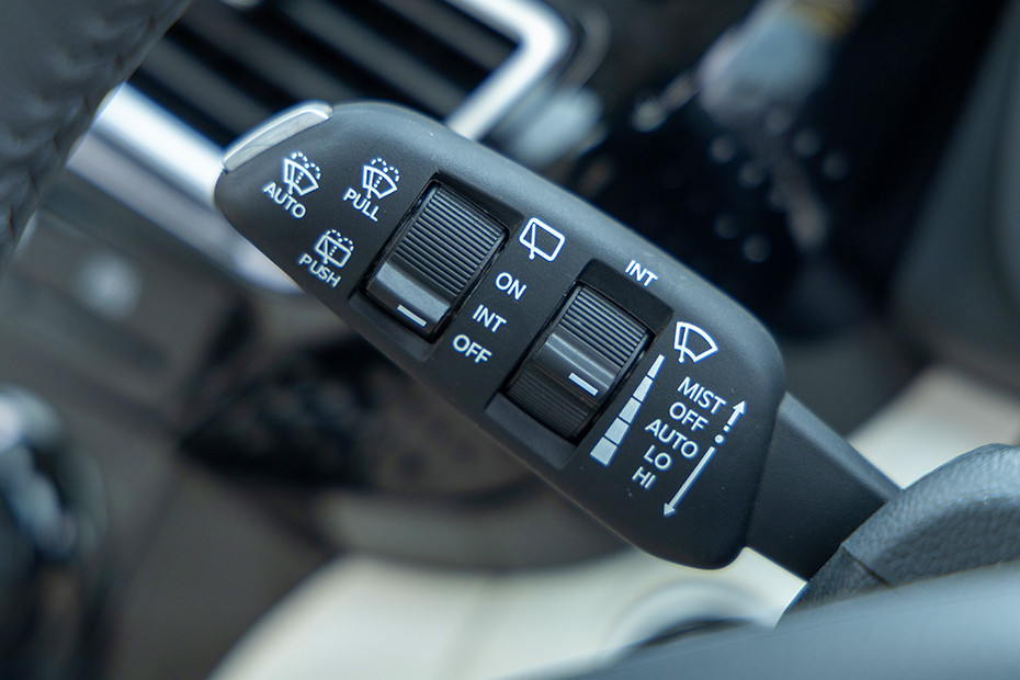 Mahindra XUV 3XO Wiper Control