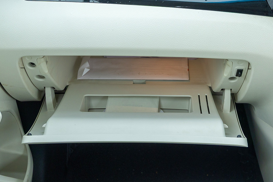 Mahindra XUV 3XO Glovebox