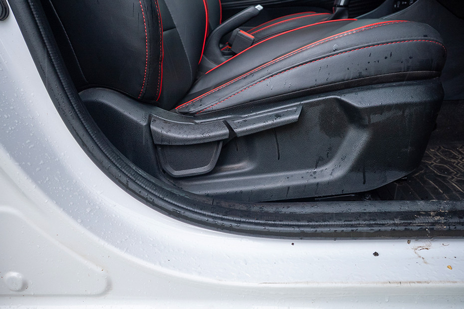 Hyundai i20 N-Line Seat Adjustment