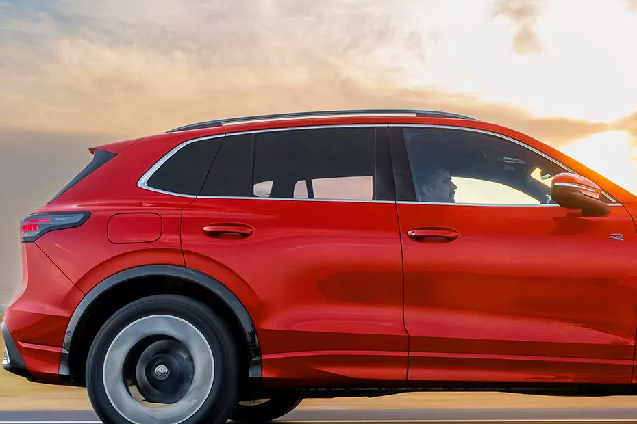 Volkswagen Volkswagen Tiguan R-Line EXTERIOR Details