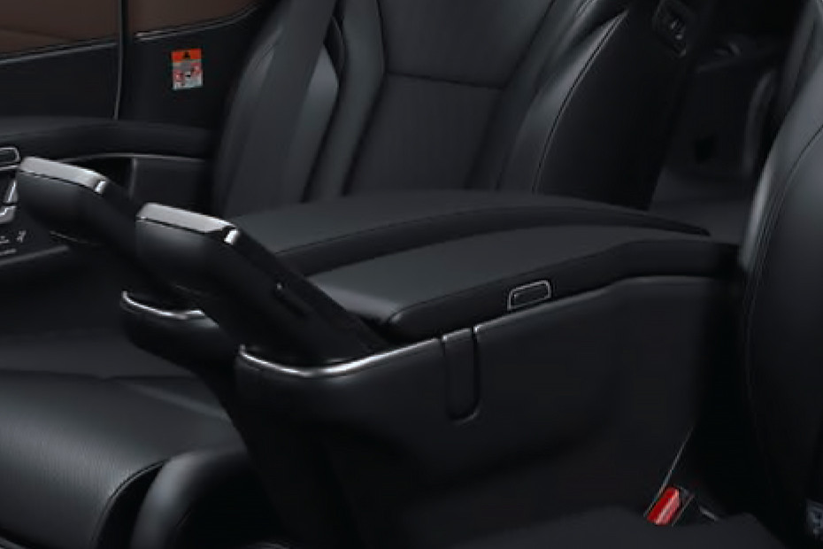 Toyota Vellfire Rear Arm Rest Close View