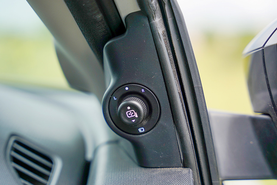 Tata Nexon EV Mirror Adjustment Controls