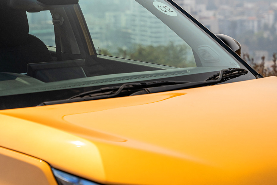 Tata Punch Front Windshield and Wiper