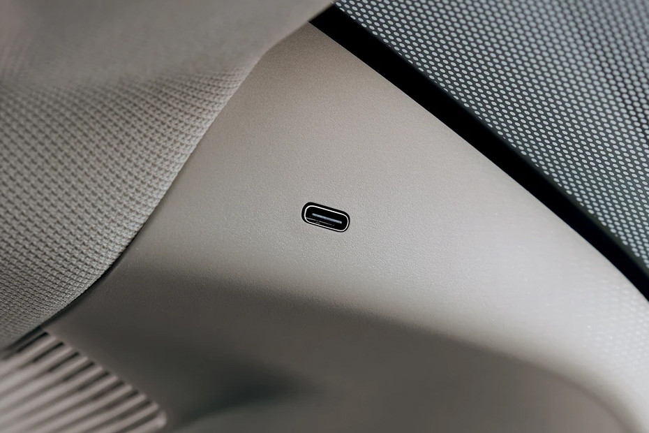 Skoda Skoda Superb 2025 INTERIOR Charging Options