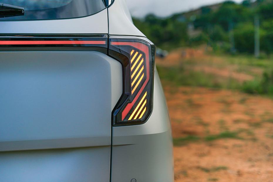 Kia Carens Clavis EV Turn Indicator (Rear)