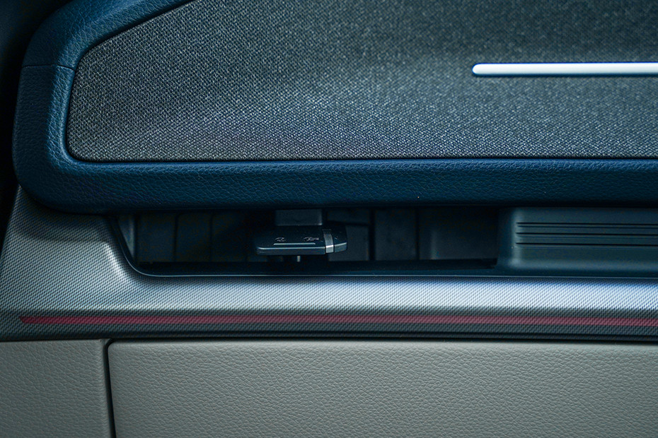 Kia Carens Clavis EV Passenger's Side AC Vent